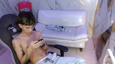 andy_dan1 online show from 04-08-26, 08:31