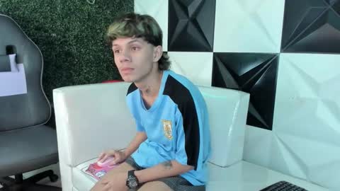 andy_dan1 online show from 04-13-26, 07:19