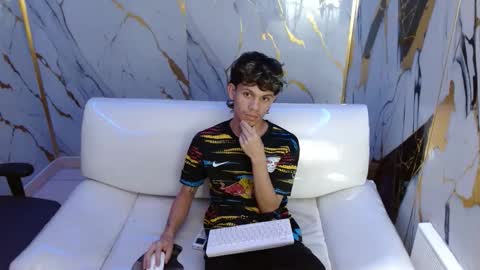 andy_dan1 online show from 04-21-26, 07:17