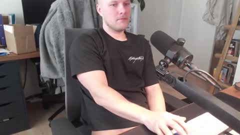 andycandy1994 online show from 02-04-26, 12:11