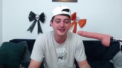 Andy Fame online show from 10-26-25, 04:40