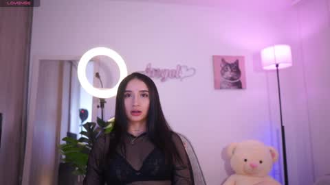 Snapshot of angeeel_ chatting on 09-30-25, 05:12 Angel online show from 09-30-25, 05:12