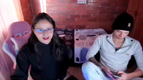 Snapshot of angel_and_yessi chatting on 01-15-25, 10:24 Angel y Yessi online show from 01-15-25, 10:24