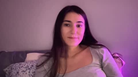 Snapshot of angel_babyyy1 chatting on 10-24-25, 01:35 Angel baby anna online show from 10-24-25, 01:35