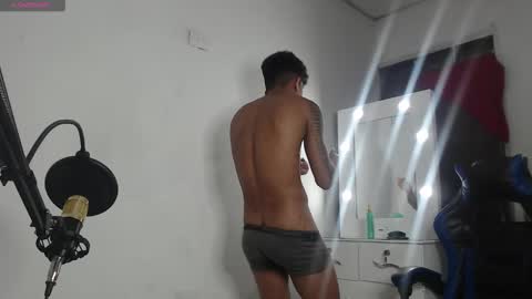 Snapshot of angel_latinguy chatting on 10-18-25, 09:26 Angel online show from 10-18-25, 09:26