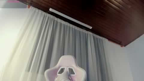 Angel online show from 10-20-25, 04:46