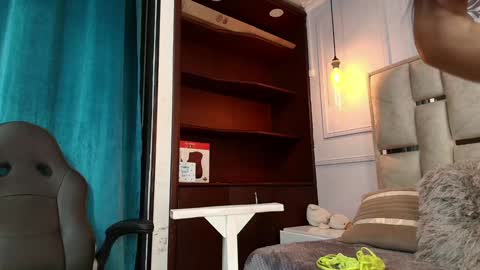 Nicolle  online show from 01-23-25, 10:22