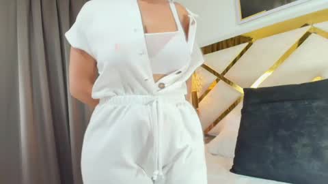 Nicolle  online show from 03-31-26, 11:10