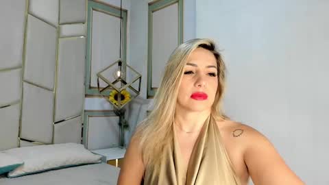 Snapshot of angel_vibes_ chatting on 02-17-25, 06:26 Angel online show from 02-17-25, 06:26