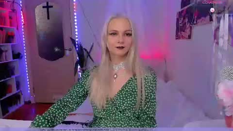 Snapshot of angel_vice chatting on 06-26-26, 03:38 Frida A boost to fortune for the one who gives a thumbs up and a bonus lucky for those who support me by joining the fanclub online show from 06-26-26, 03:38