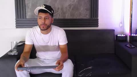 angel_villareal_ online show from 02-14-26, 05:15