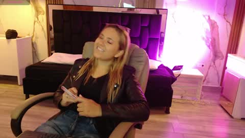Snapshot of angel_white25 chatting on 04-06-26, 12:17 Angel online show from 04-06-26, 12:17