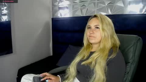 Snapshot of angel_white25 chatting on 04-16-26, 09:39 Angel online show from 04-16-26, 09:39
