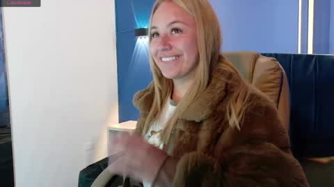 Snapshot of angel_white25 chatting on 04-19-26, 12:04 Angel online show from 04-19-26, 12:04