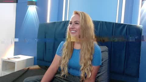 Snapshot of angel_white25 chatting on 04-23-26, 02:08 Angel online show from 04-23-26, 02:08
