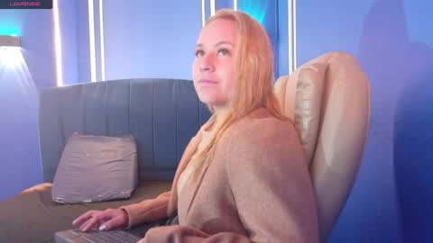 Snapshot of angel_white25 chatting on 04-29-26, 01:26 Angel online show from 04-29-26, 01:26