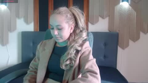 Snapshot of angel_white25 chatting on 05-01-26, 12:10 Angel online show from 05-01-26, 12:10