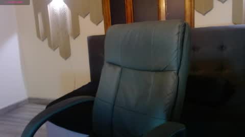 Snapshot of angel_white25 chatting on 05-11-26, 02:45 Angel online show from 05-11-26, 02:45