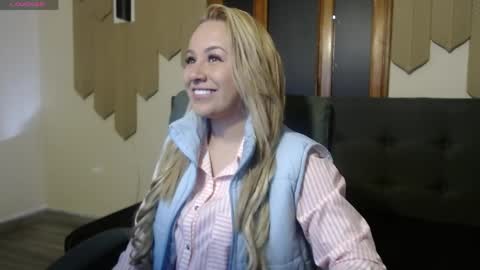 Snapshot of angel_white25 chatting on 05-15-26, 11:17 Angel online show from 05-15-26, 11:17