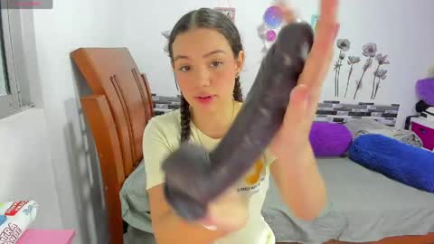 Snapshot of angela_hank2_ chatting on 05-14-26, 12:17 ANGELA online show from 05-14-26, 12:17
