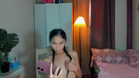 Snapshot of angela_mccollins chatting on 09-18-25, 12:12 angela online show from 09-18-25, 12:12