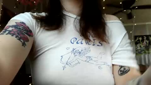 Snapshot of angelalice555 chatting on 06-17-26, 06:53 angelalice555 online show from 06-17-26, 06:53