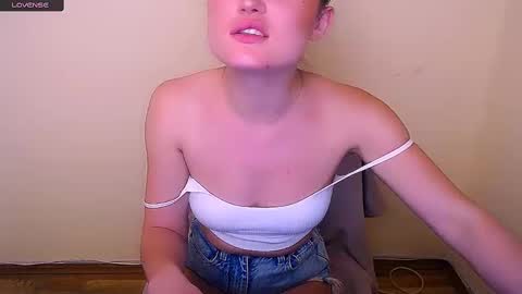 Snapshot of angelalice_ chatting on 03-01-25, 11:06 Alice online show from 03-01-25, 11:06