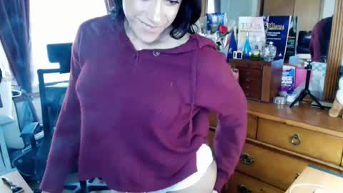 Snapshot of angelbaby11986 chatting on 04-26-26, 10:51 Angela Longcock online show from 04-26-26, 10:51