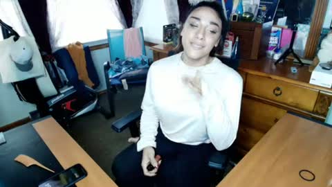 Snapshot of angelbaby11986 chatting on 07-14-26, 10:54 Angela Longcock online show from 07-14-26, 10:54