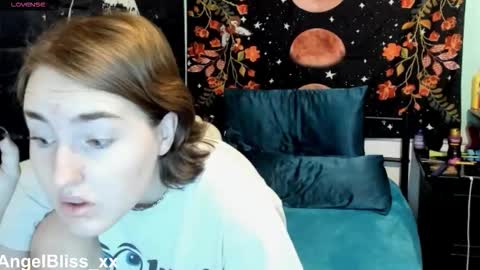 Snapshot of angelbliss_xx chatting on 11-18-25, 02:21 Angel online show from 11-18-25, 02:21