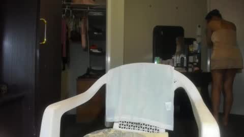 Snapshot of angelchezcka chatting on 10-17-25, 11:57 cheche online show from 10-17-25, 11:57