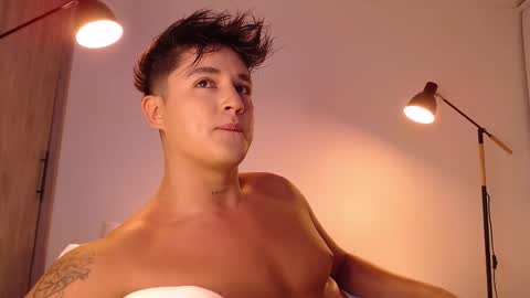 Snapshot of angelcossio chatting on 10-05-25, 12:53 Angel online show from 10-05-25, 12:53