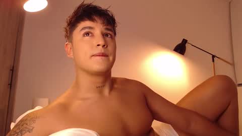 Snapshot of angelcossio chatting on 10-13-25, 01:27 Angel online show from 10-13-25, 01:27