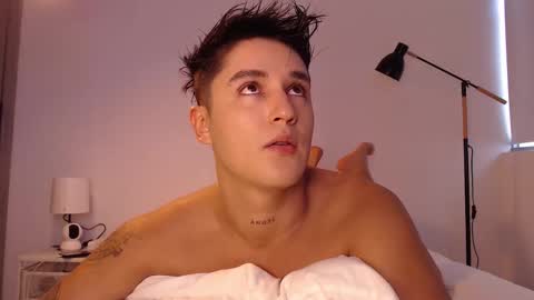 Snapshot of angelcossio chatting on 10-16-25, 08:43 Angel online show from 10-16-25, 08:43