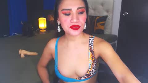 Snapshot of angelcumfallen chatting on 01-11-25, 09:25 Angel online show from 01-11-25, 09:25