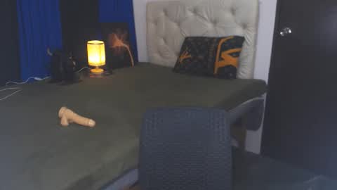 Snapshot of angelcumfallen chatting on 01-12-25, 03:57 Angel online show from 01-12-25, 03:57