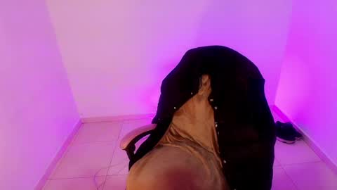 angele online show from 05-01-26, 08:13