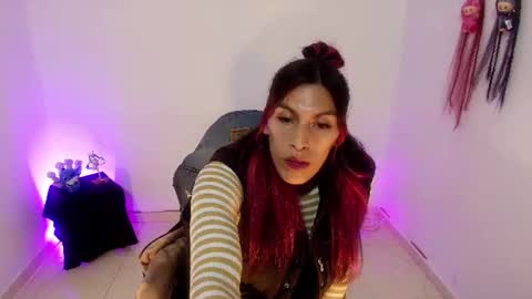 Snapshot of angele_johnson chatting on 06-16-26, 07:38 angele online show from 06-16-26, 07:38
