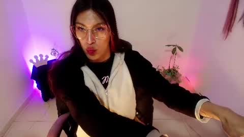 angele online show from 07-19-26, 07:17