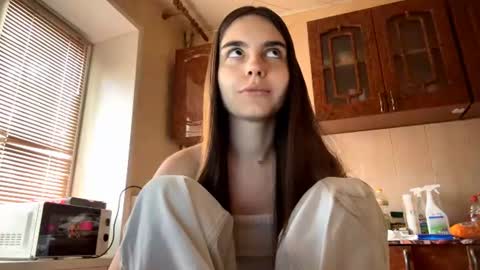 Snapshot of angelenaantonello chatting on 07-19-26, 11:36 Bella online show from 07-19-26, 11:36