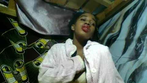 Snapshot of angelettee chatting on 06-19-26, 06:07 Angelettee online show from 06-19-26, 06:07