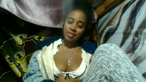 Snapshot of angelettee chatting on 06-25-26, 12:10 Angelettee online show from 06-25-26, 12:10