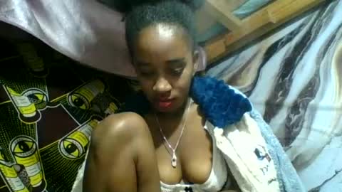 Snapshot of angelettee chatting on 06-25-26, 07:02 Angelettee online show from 06-25-26, 07:02
