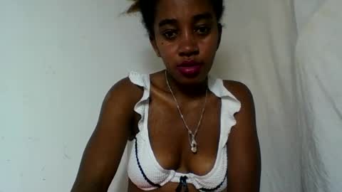 Snapshot of angelettee chatting on 07-08-26, 07:35 Angelettee online show from 07-08-26, 07:35
