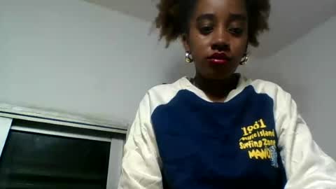 Snapshot of angelettee chatting on 08-07-26, 08:27 Angelettee online show from 08-07-26, 08:27