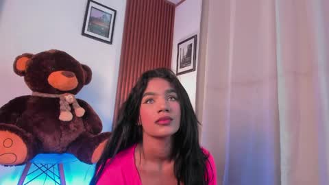 Snapshot of angeli_sexi chatting on 05-20-26, 01:45 Carolina online show from 05-20-26, 01:45