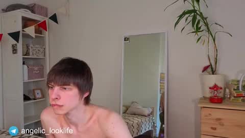 Snapshot of angelic_look chatting on 05-12-26, 10:01 Daniel online show from 05-12-26, 10:01