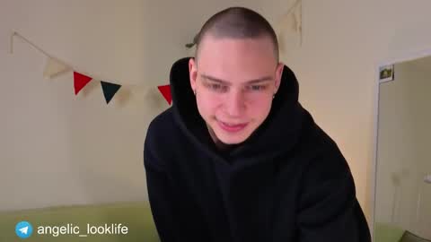 Snapshot of angelic_look chatting on 05-27-26, 03:14 Daniel online show from 05-27-26, 03:14