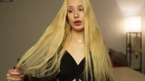 Snapshot of angelic_lynn chatting on 12-01-25, 11:26 angelic_lynn online show from 12-01-25, 11:26