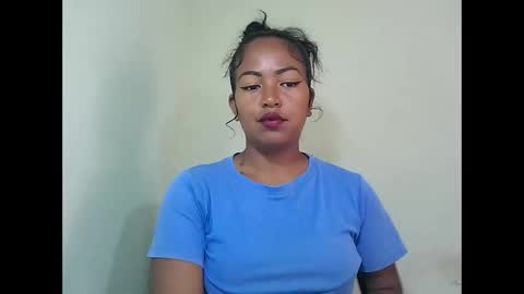 Snapshot of angelice33 chatting on 12-19-25, 05:58 angelice33 online show from 12-19-25, 05:58